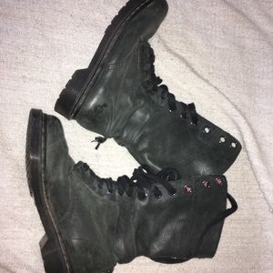 Doc Martens Dark Green Triumph Boots Flanel